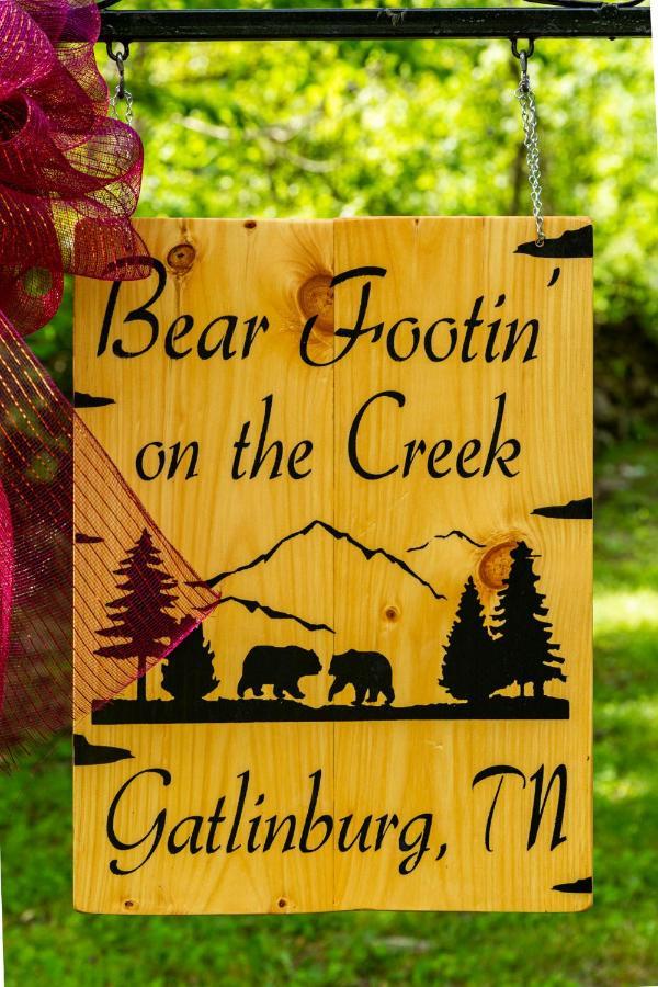 Bear Footin' On The Creek Gatlinburg Exterior foto