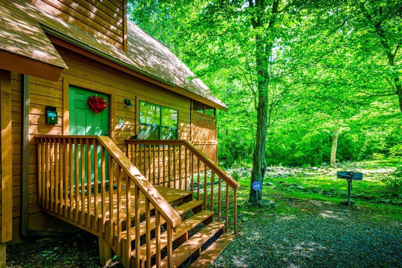 Bear Footin' On The Creek Gatlinburg Exterior foto